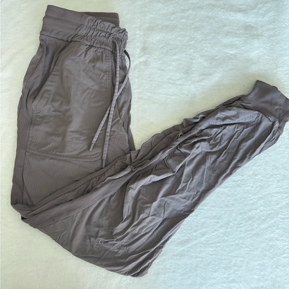 lululemon athletica Pants - Lululemon Dance studio jogger
SIZE 4